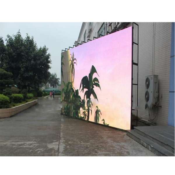 Outdoor Event Technology Includes LED Walls for Prime Outdoor Viewing